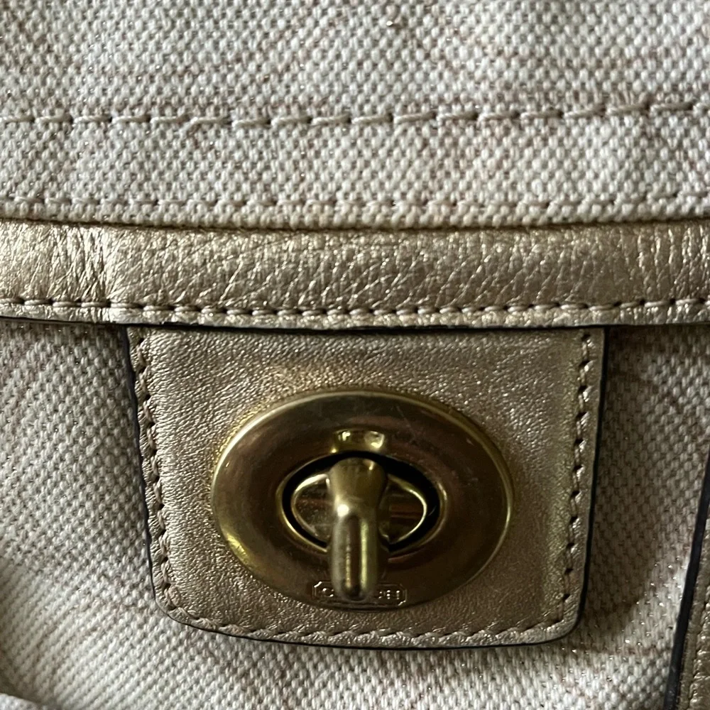- Authentic Coach Signature Penelope Linen Tote/Purse.